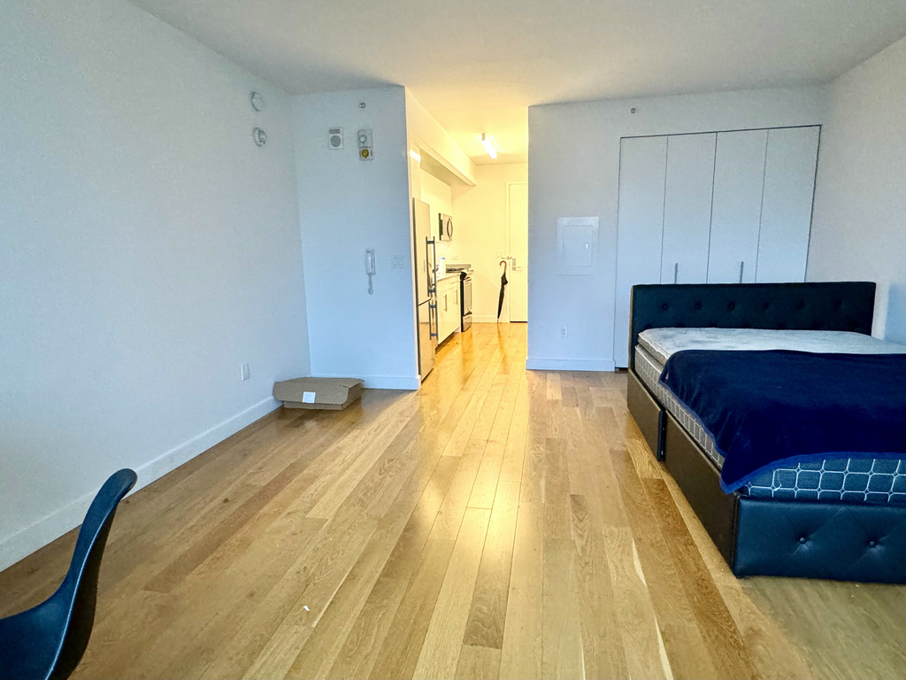 606 West 57th Street - Photo 4