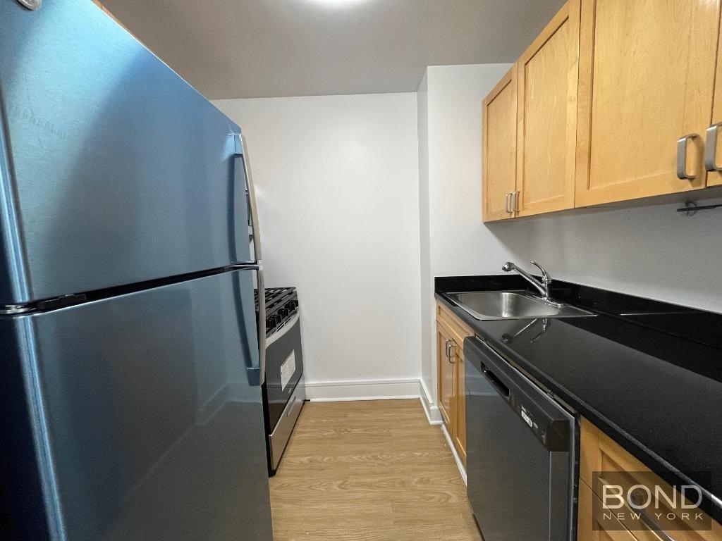 323 West 96th Street - Photo 6