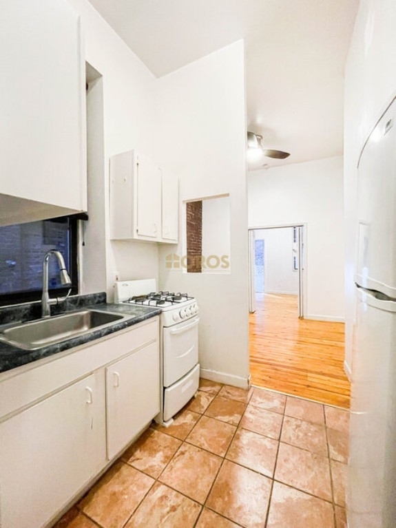 213 East 10th Street - Photo 4