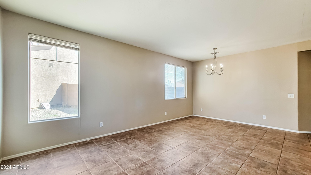 16523 W Lincoln Street - Photo 4