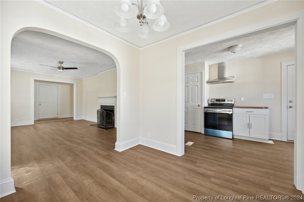 607 Glenville Avenue - Photo 6