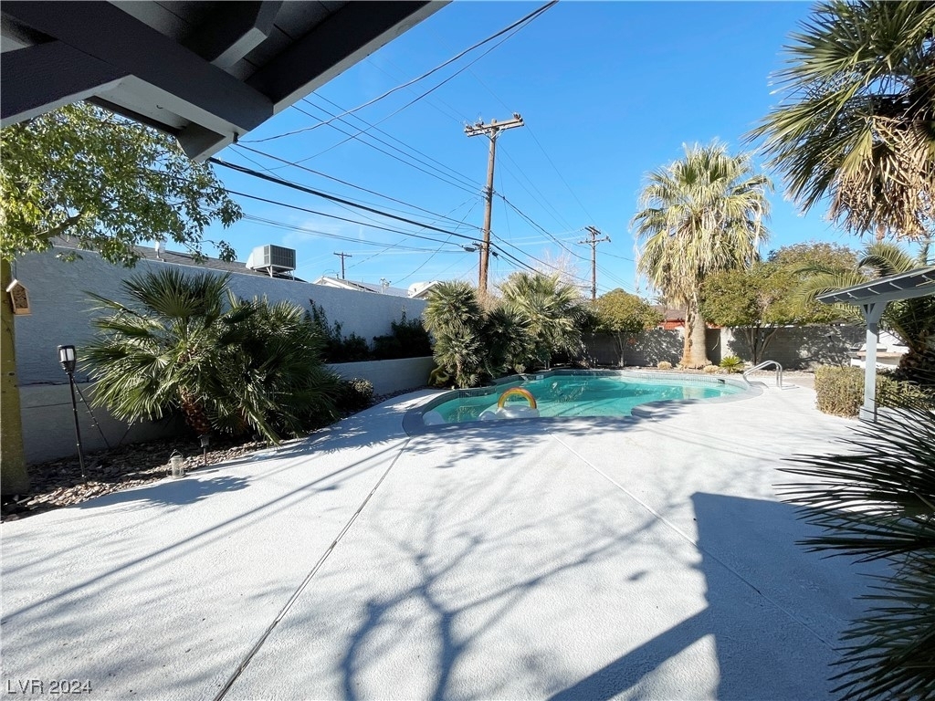 2100 Las Flores Street - Photo 23