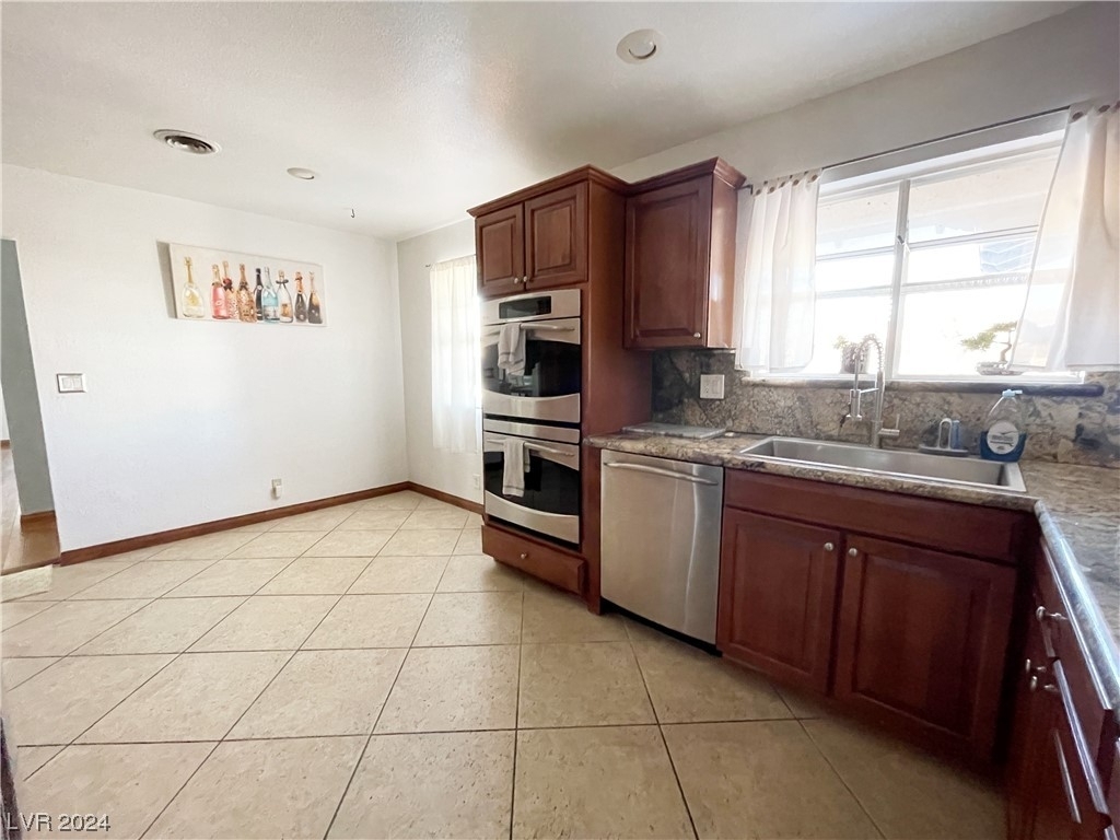 2100 Las Flores Street - Photo 6