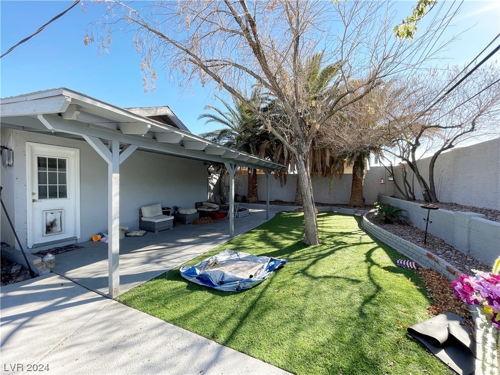 2100 Las Flores Street - Photo 25