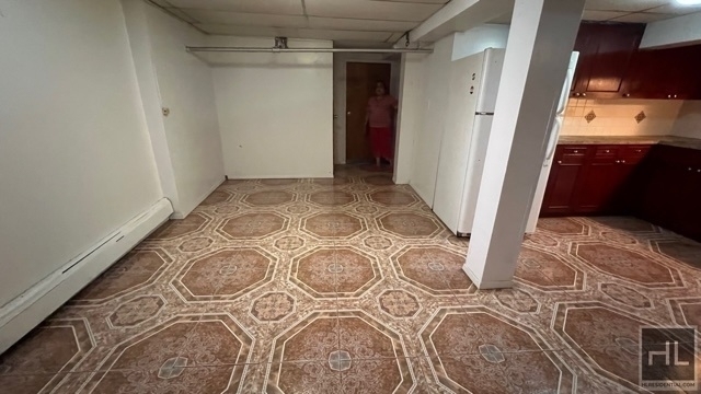 619 East 7 Street - Photo 5