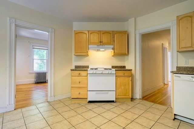 1590 Cambridge Street - Photo 2