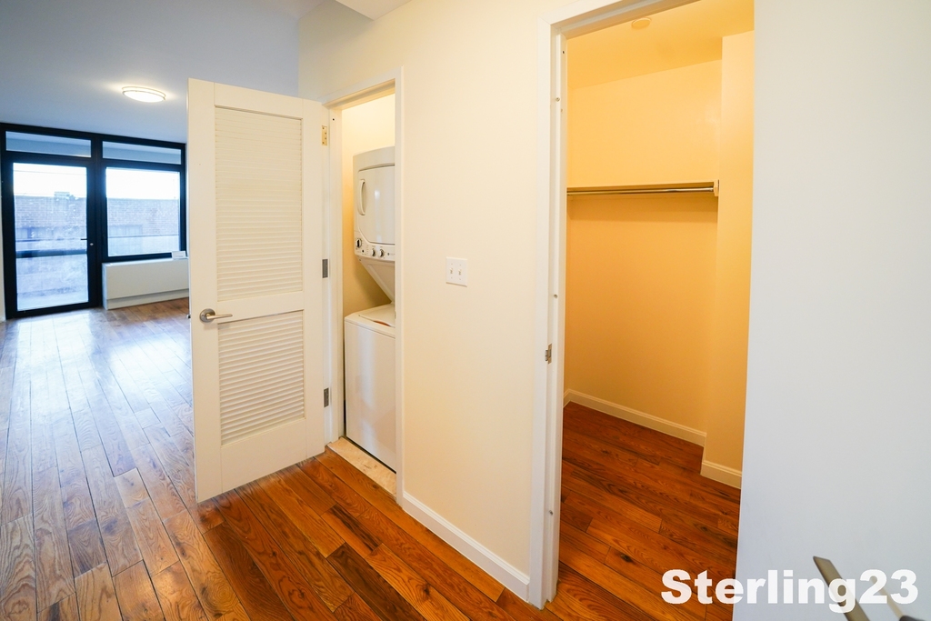34-46 Vernon Boulevard - Photo 4