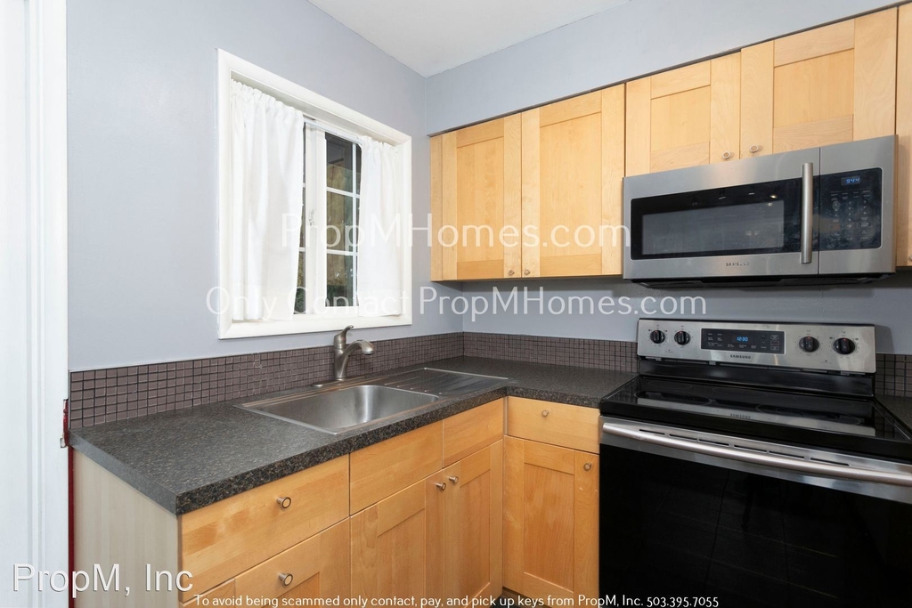 2445 Ne 122nd Avenue - Photo 1