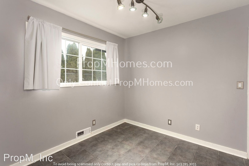 2445 Ne 122nd Avenue - Photo 2