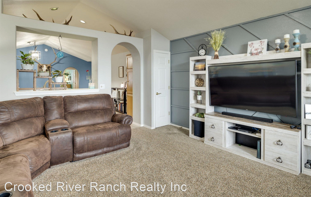 3534 Sw Reindeer Ave - Photo 2