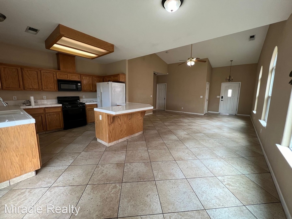 1642 Tangerine Ave - Photo 15