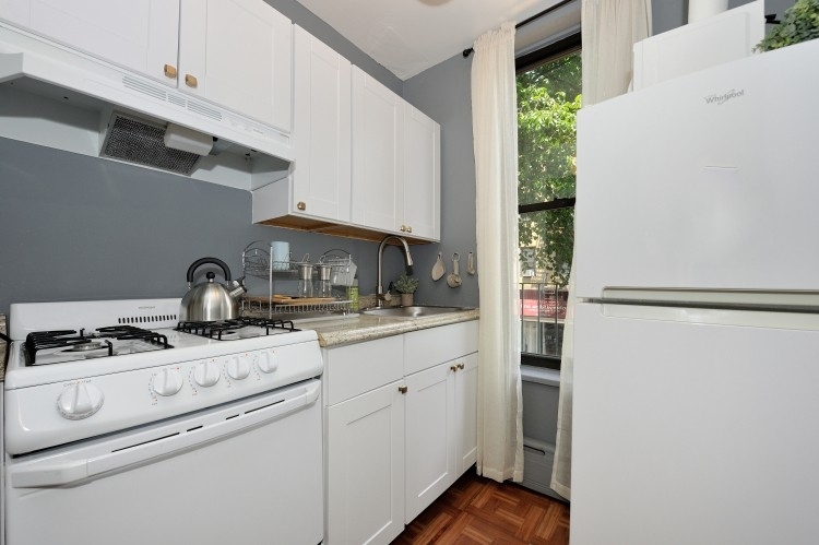 354 East 77th Street - Photo 5