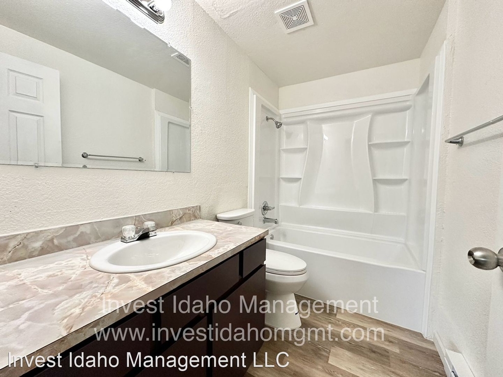 1097 W Melrose Street - Photo 11