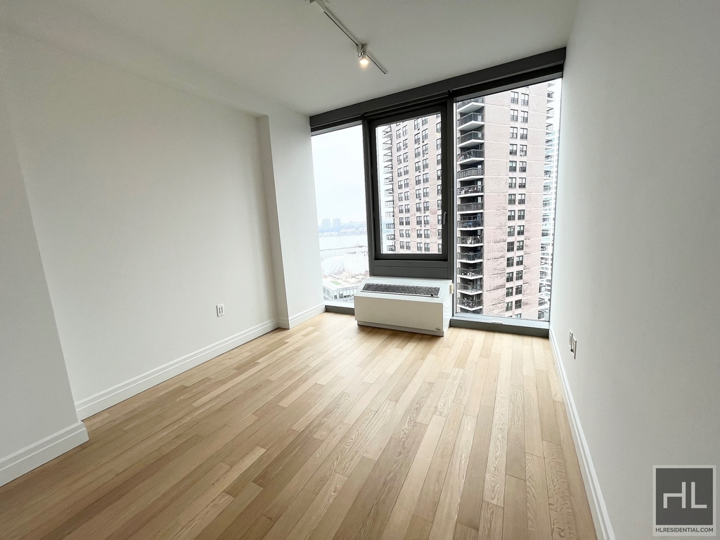 West 54th Street - Photo 1