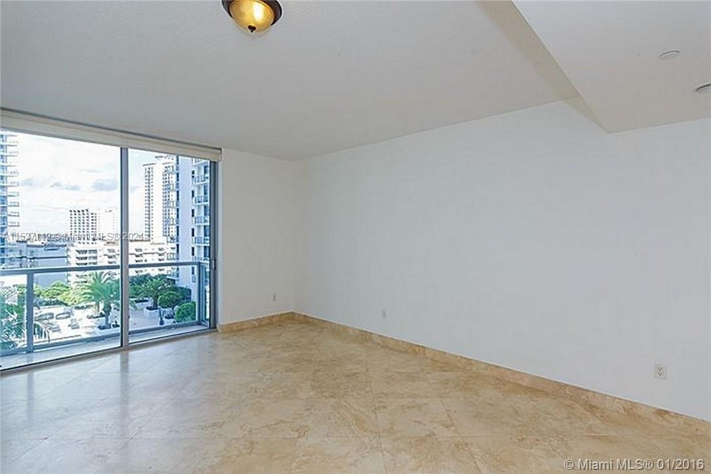 1060 Brickell Av - Photo 5