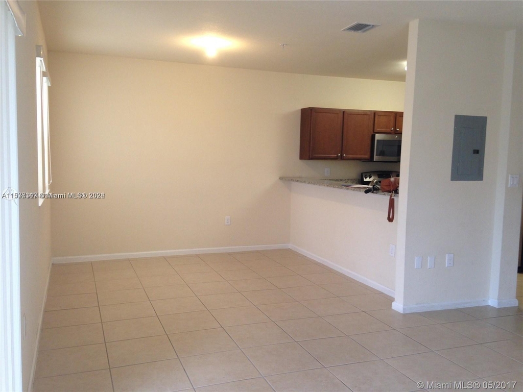 8960 Nw 97th Ave - Photo 4