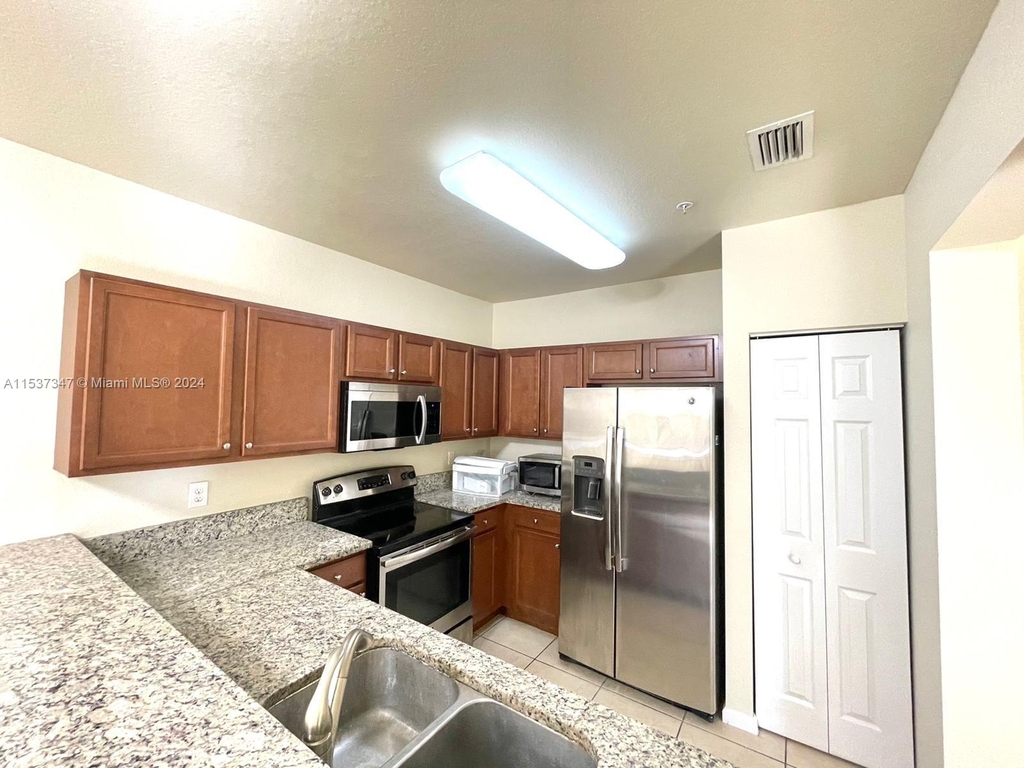 8960 Nw 97th Ave - Photo 6