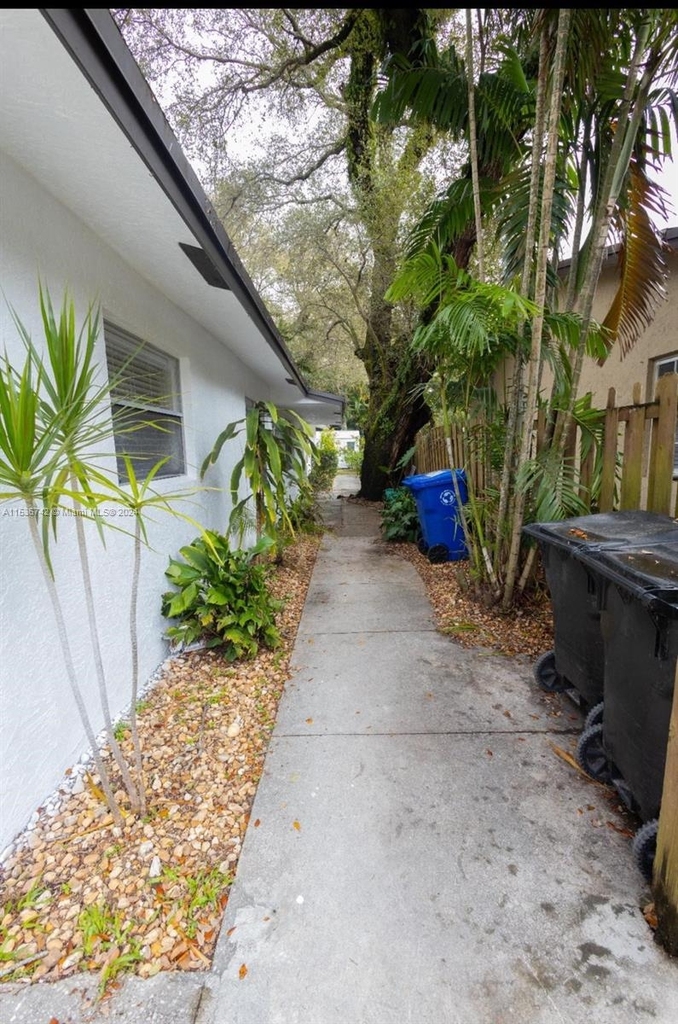 2346 Sw 17th Ave - Photo 3