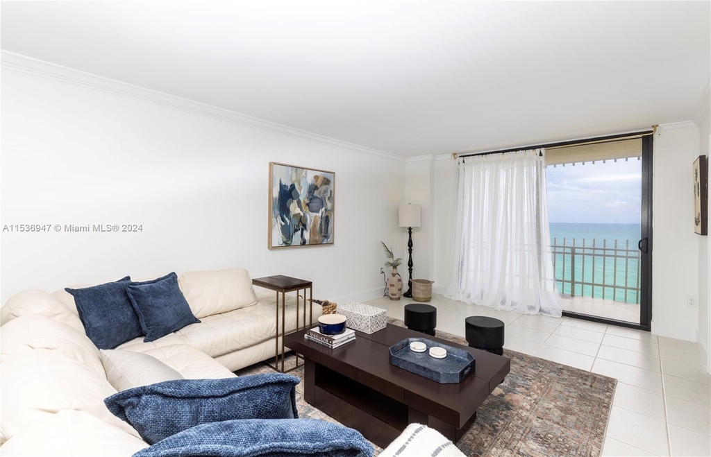 6061 Collins Ave - Photo 10