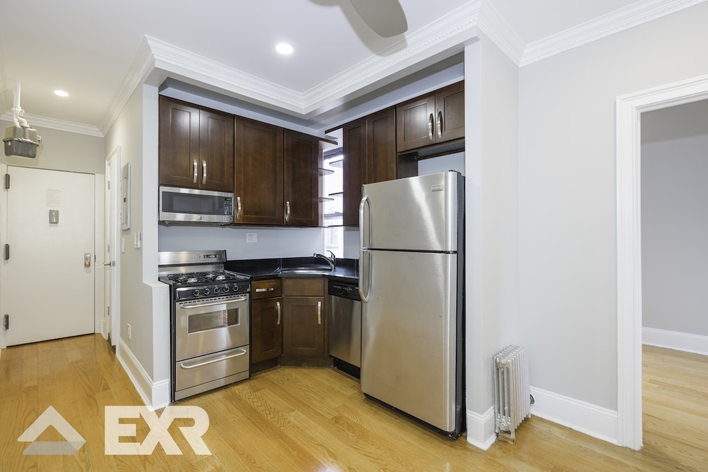 54 Maujer Street - Photo 1
