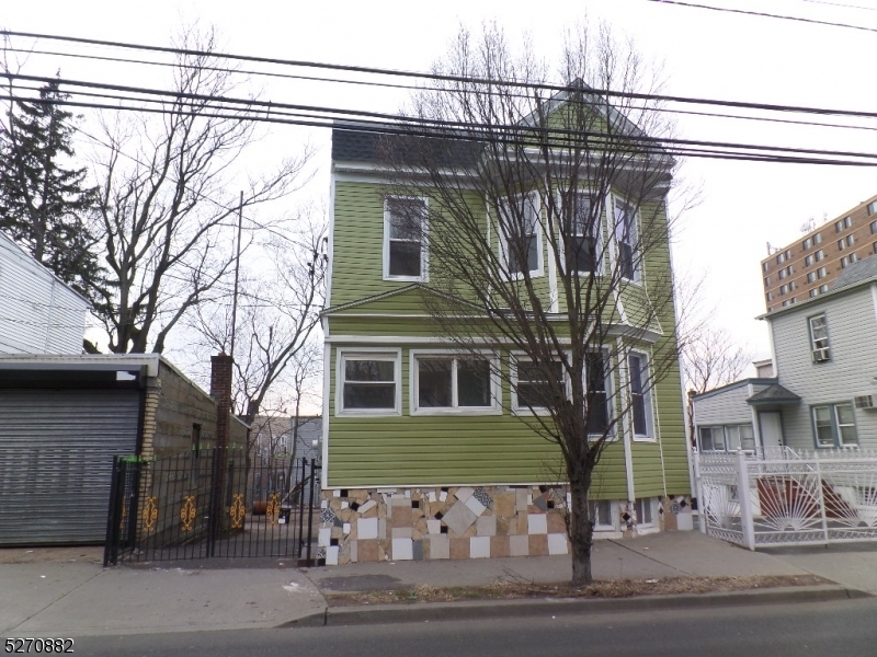 515 Grove St - Photo 0