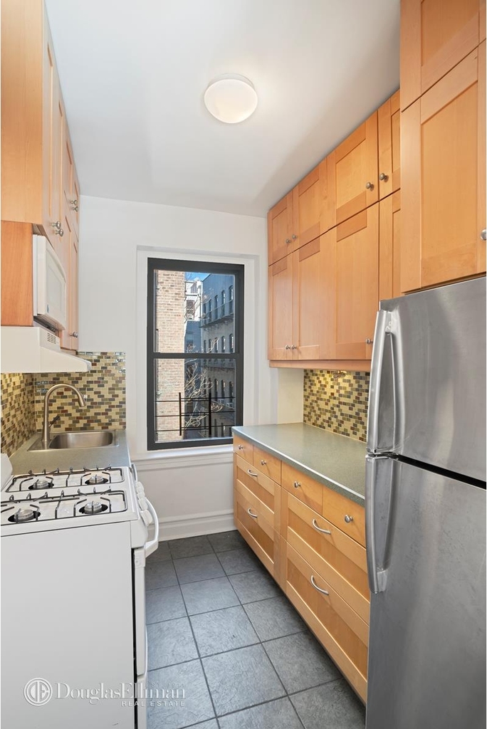 209 W 104th St - Photo 2