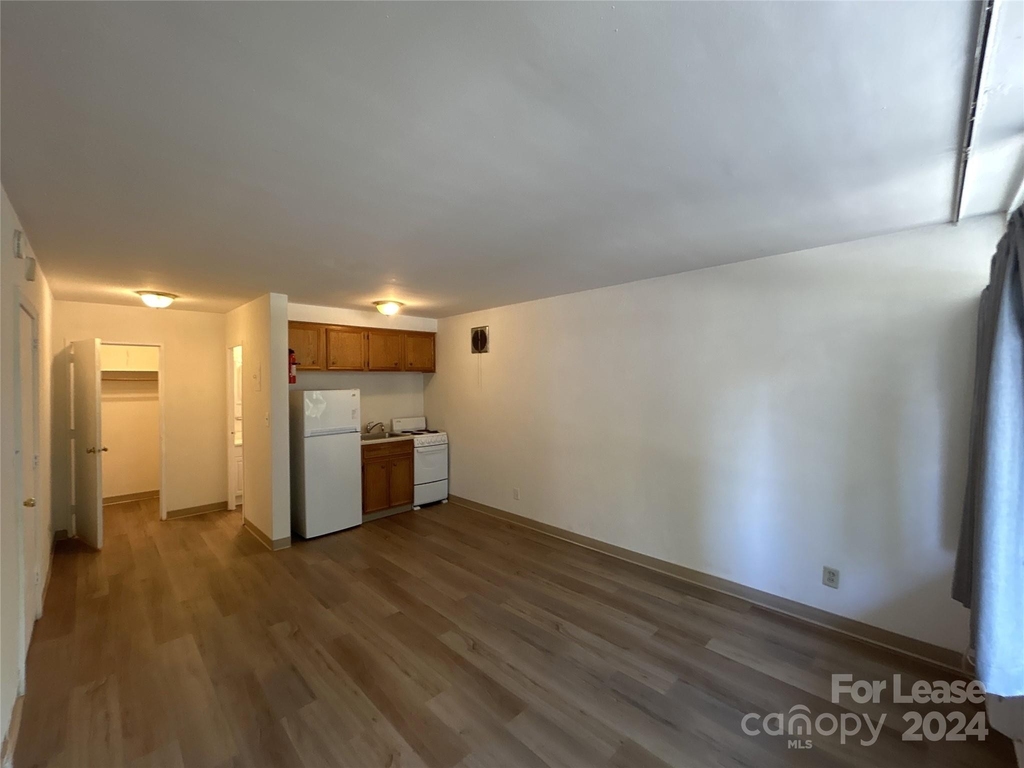 2126 E Seventh Street - Photo 2