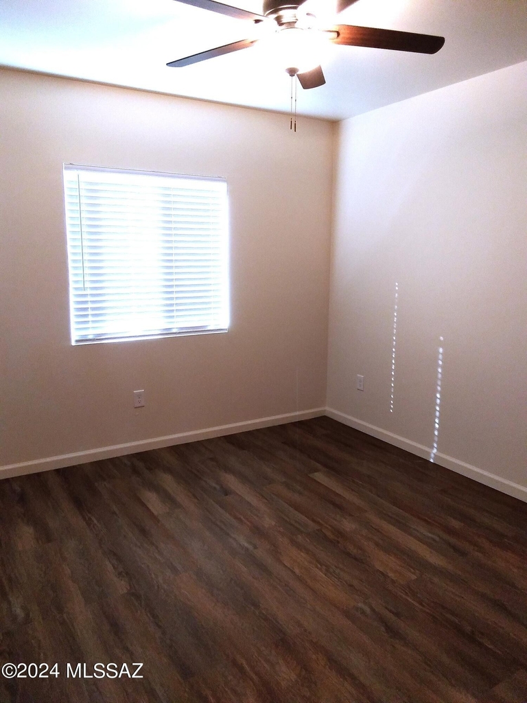 3250 N Stone Avenue - Photo 5