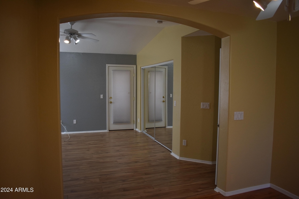 10809 W Cambridge Avenue - Photo 13