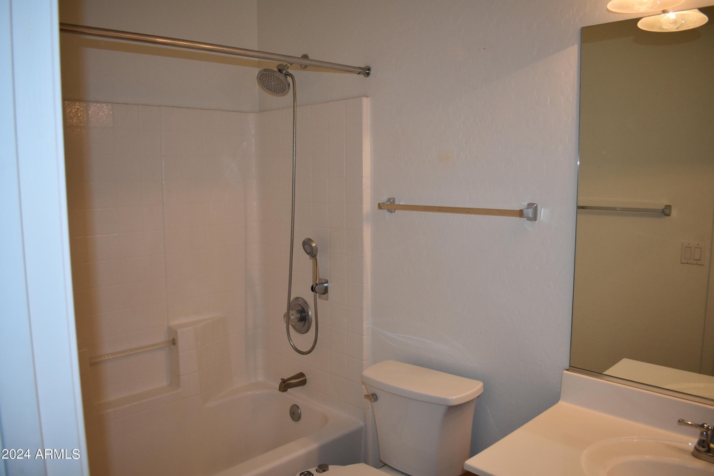 10809 W Cambridge Avenue - Photo 32