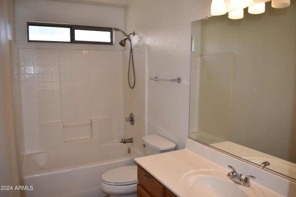 10809 W Cambridge Avenue - Photo 15