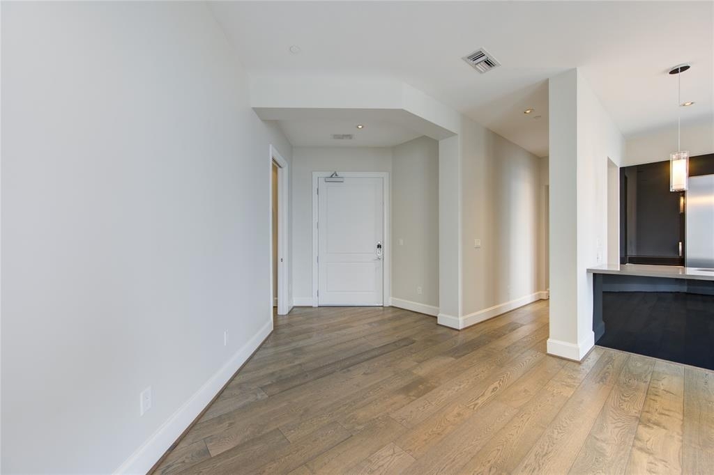 1409 Post Oak Blvd - Photo 2