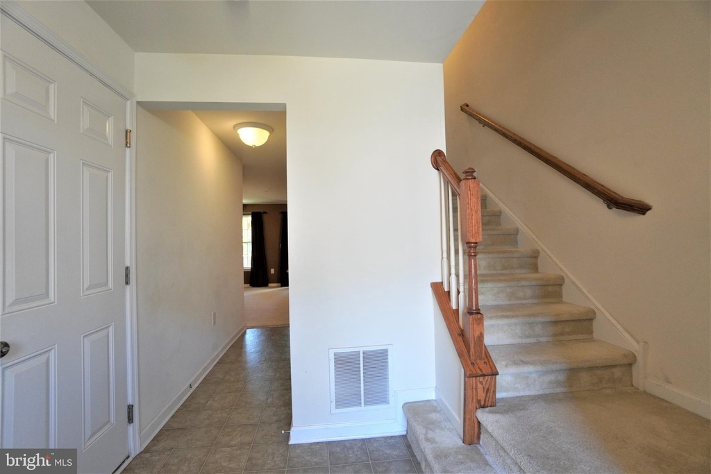 403 Susan Circle - Photo 3