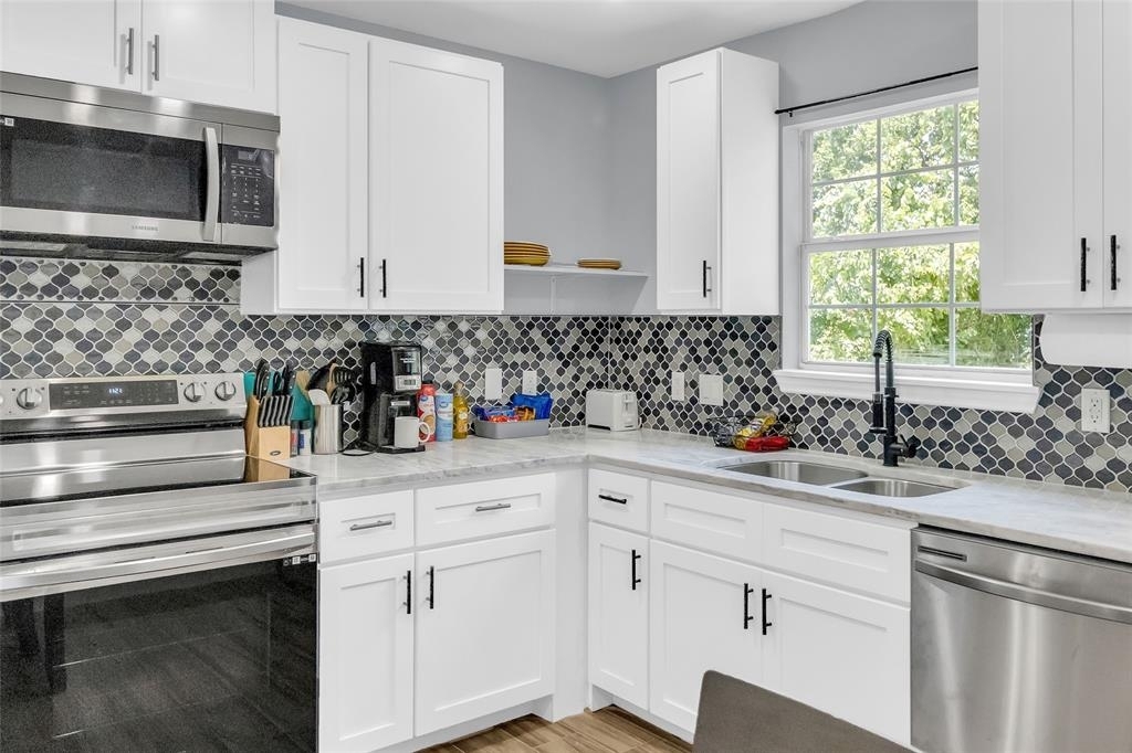 5815 Schevers Street - Photo 2