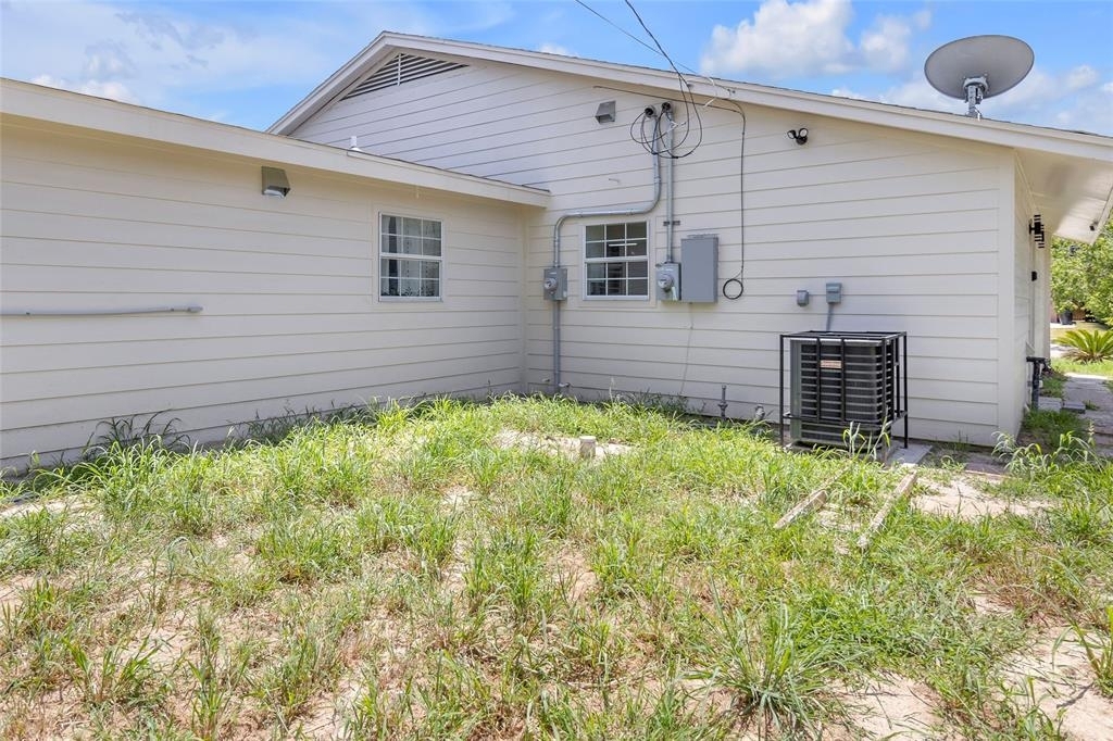 5815 Schevers Street - Photo 7