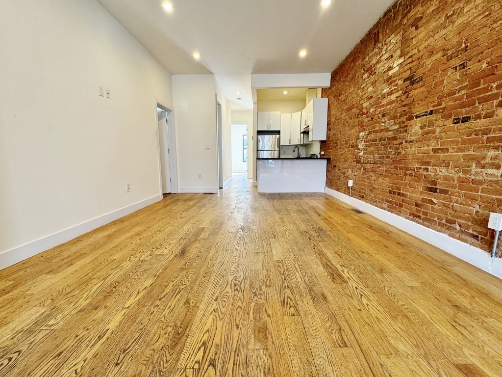 528 Kosciuszko Street - Photo 2