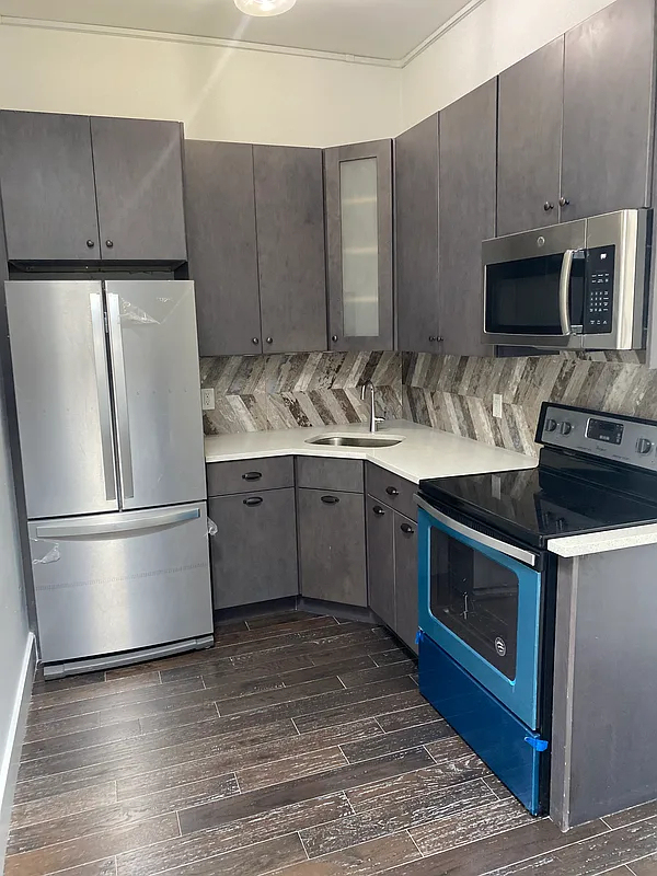 1112 Halsey Street - Photo 0