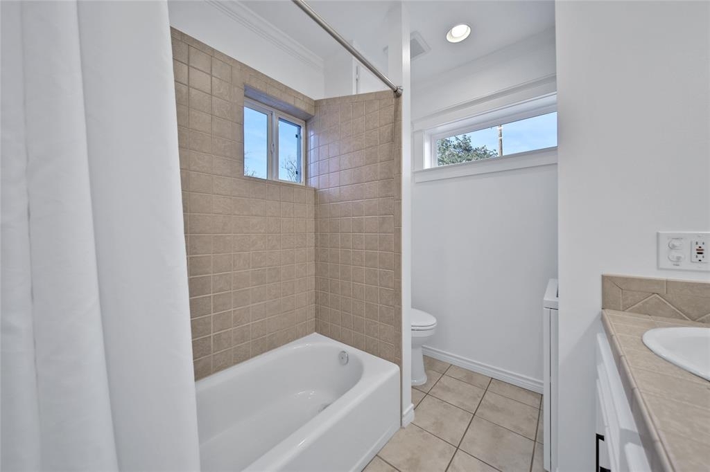 520 W 15th Street - Photo 17