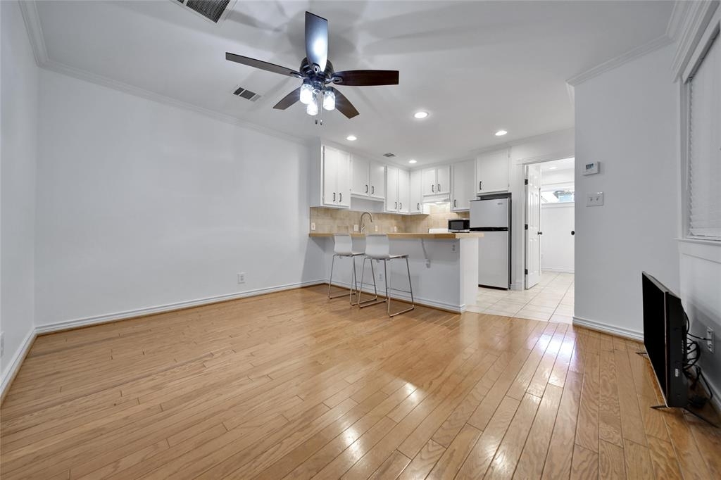 520 W 15th Street - Photo 9