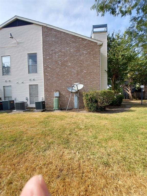 3900 Woodchase Drive - Photo 2