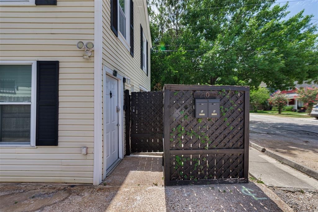 210 W 13th Street - Photo 29