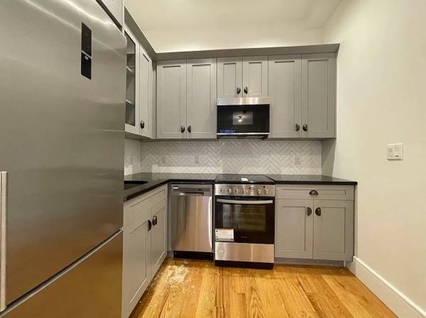 232 Tompkins Avenue - Photo 3