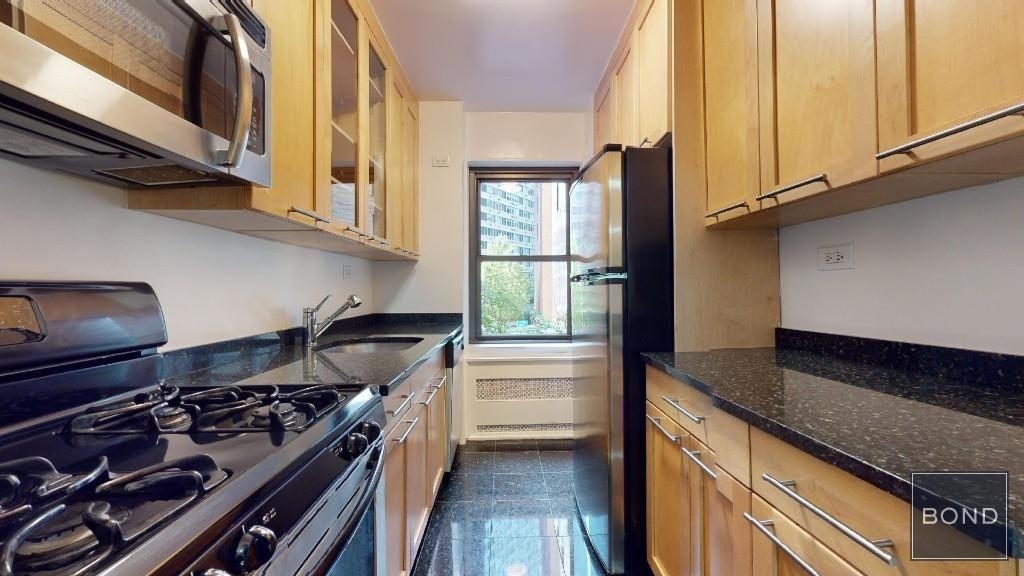 412 East 55th Street - Photo 1