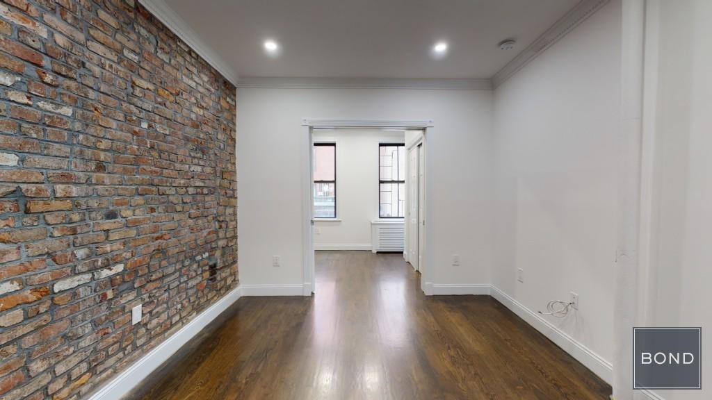 307 Mott Street - Photo 2