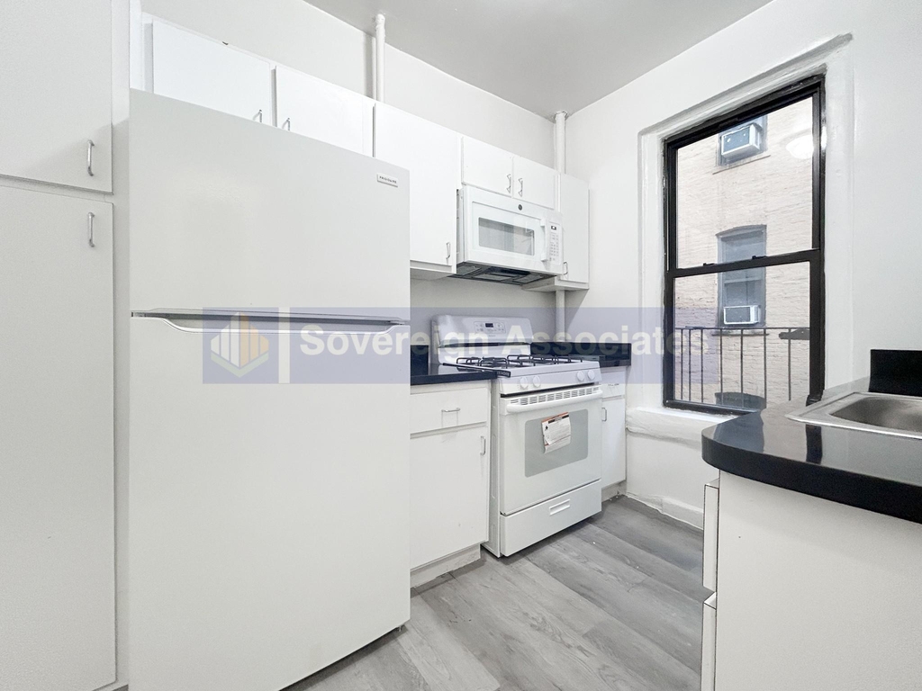 112 Nagle Avenue - Photo 3