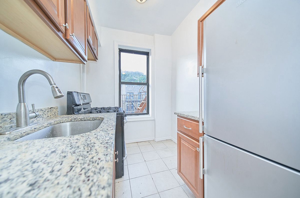 121 Seaman Avenue - Photo 0