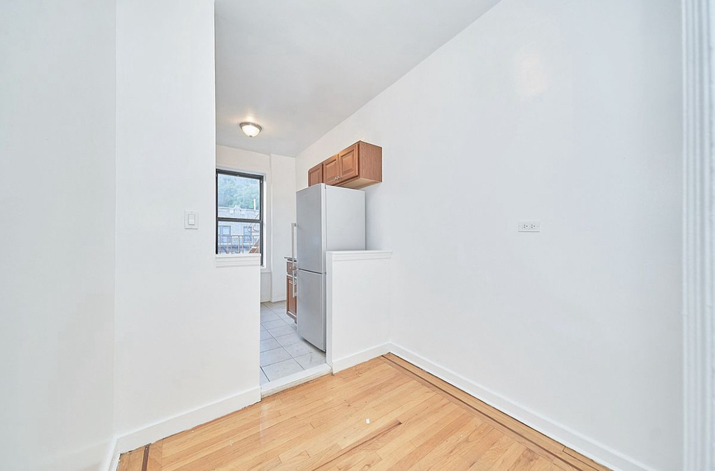 121 Seaman Avenue - Photo 2