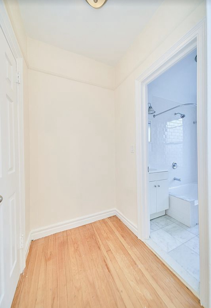 121 Seaman Avenue - Photo 7