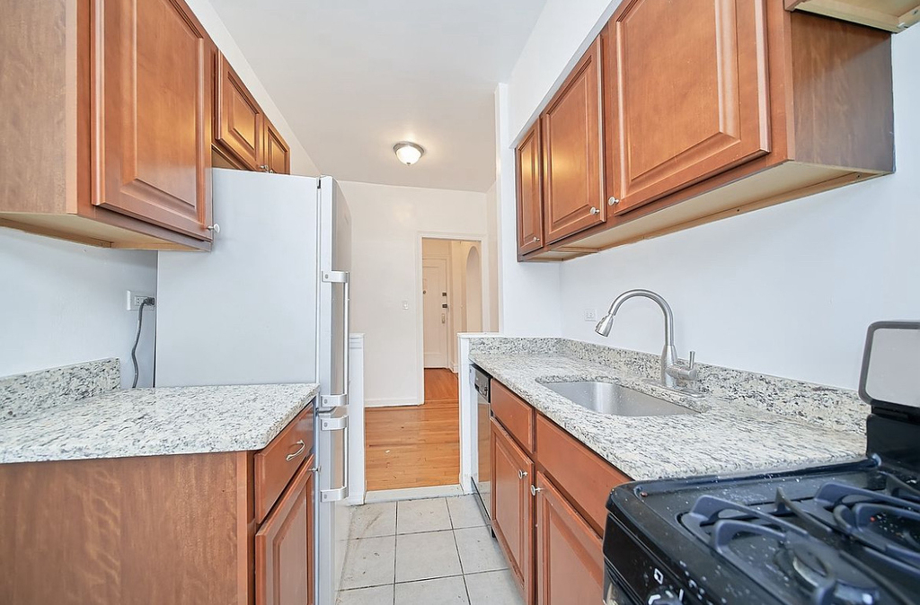 121 Seaman Avenue - Photo 1
