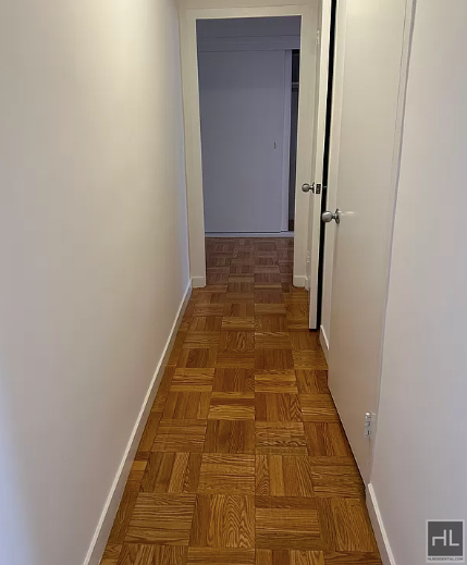 East 55 Street - Photo 8